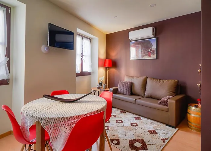 Port Wine Flats 加亚新城